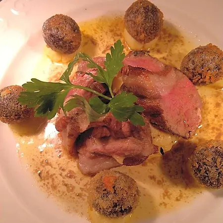 The Lamplighter Dining ~ בית הארחה