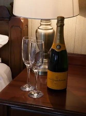 בית הארחה The Lamplighter Dining ~ 4*