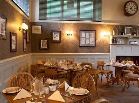 The Lamplighter Dining ~ 4* ווינדרמר