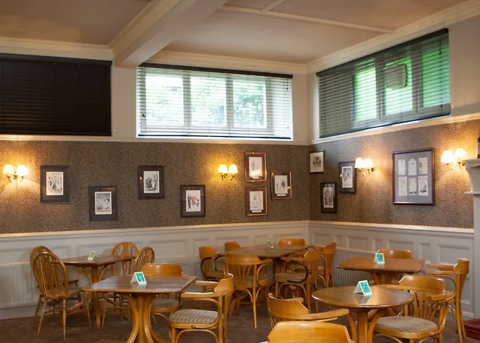 The Lamplighter Dining ~ Penzion 4*