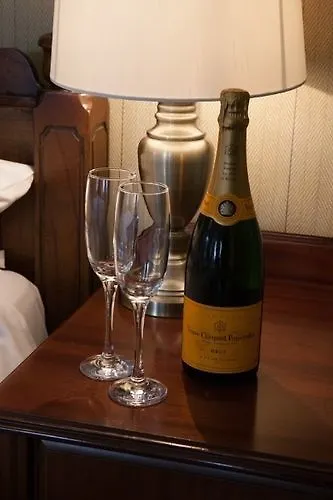 Konukevi The Lamplighter Dining ~ 4*